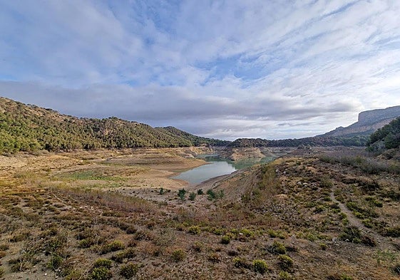 The Guadalhorce reservoir at its lowest-ever level, just 8% of its capacity with 10.1 cubic hectometres, in October.