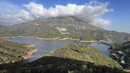 La Concepción reservoir receives water from the Verde river and the triple transfer of the Guadaiza, Guadalmina and Guadalmansa dams.