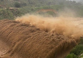 Image of water coming from the Mazmúllar in Comares into the River Solano.