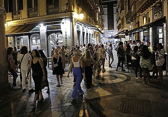 Malaga council to review existing ban on opening new bars in city
