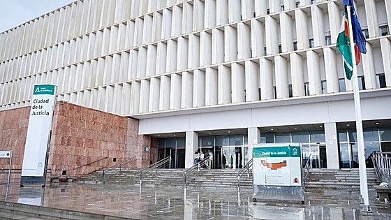 Prosecution requests prison sentences totalling 64 years for Malaga man accused of sexually assaulting six children in his family