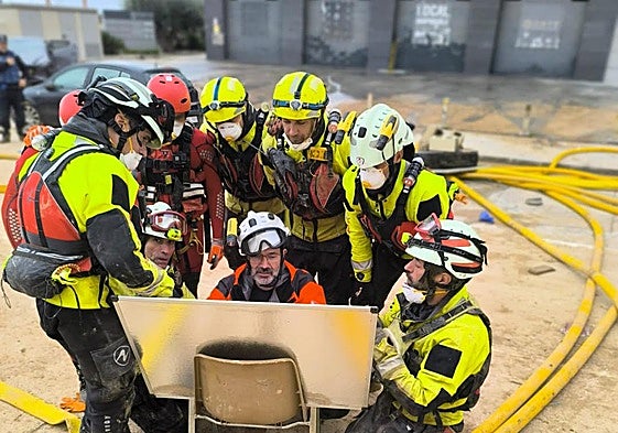 Firefighters from Fuengirola working in Valencia
