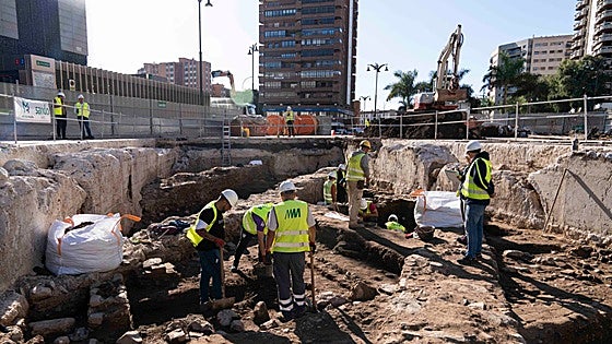 Metro work next to El Corte Inglés unearths new secrets of Muslim Malaga