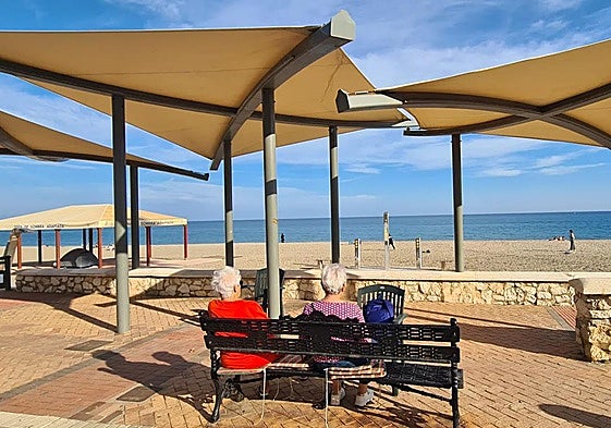 Shaded area on the seafront in Fuengirola.