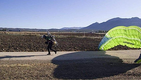 Paraglider dies in Almeria after falling in a mountainous area