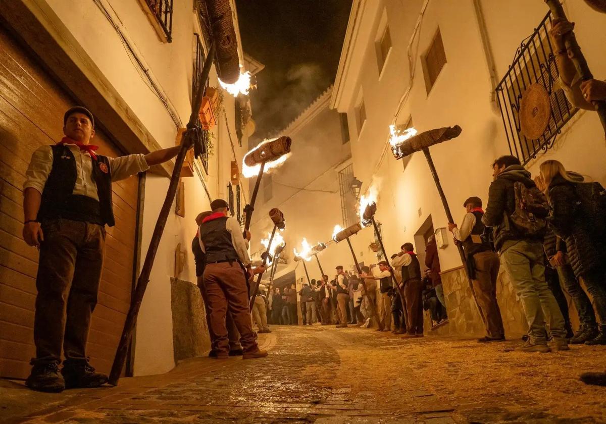 On the eve of Santa Lucia a procession is held in which fire plays the starring role.