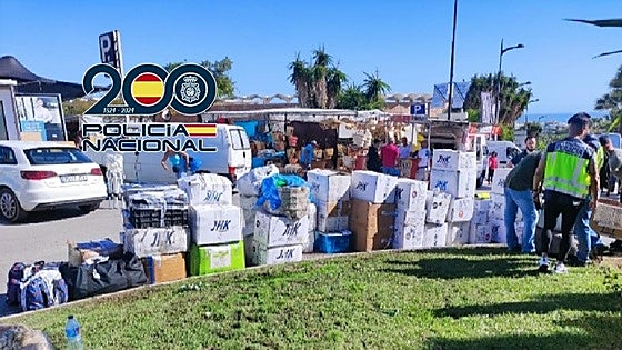 More than 14,000 counterfeit goods imitating brand names seized in Marbella