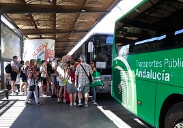 File image of buses at Muelle Heredia in Malaga.