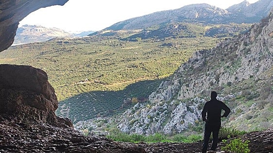 Malnombre cave route: panoramic views over Malaga province