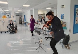 An Argentinian couple offer a tango to patients at the Virgen de las Nieves day hospital.