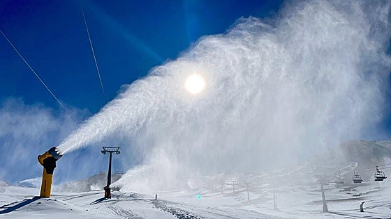Sierra Nevada resort takes advantage of cold snap to activate snow cannons after delayed start to skiing season