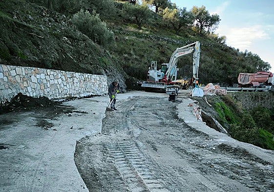 Damage to the A-7207 road after the 'Dana' weather event.