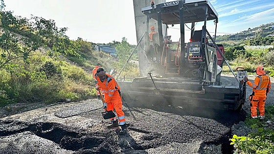 Asphalting work will ease access to farms and homes in rural Malaga province