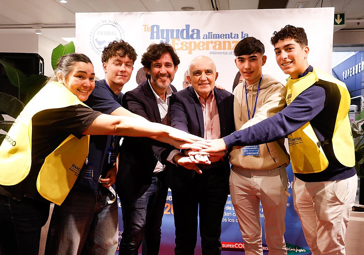 Bancosol volunteers and organisers celebrating this year's results for the Gran Recogida.