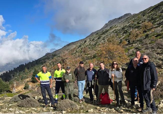 At the helm of the project since it started, Miguel Ángel Catalina (frist right), and Pepe Quintanilla (fifth left) with other experts and engineers.