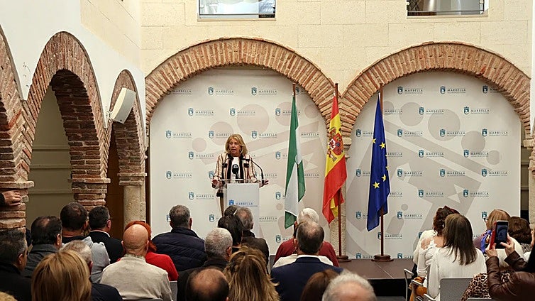 Marbella pays warm tribute to 60 municipal workers on their retirement