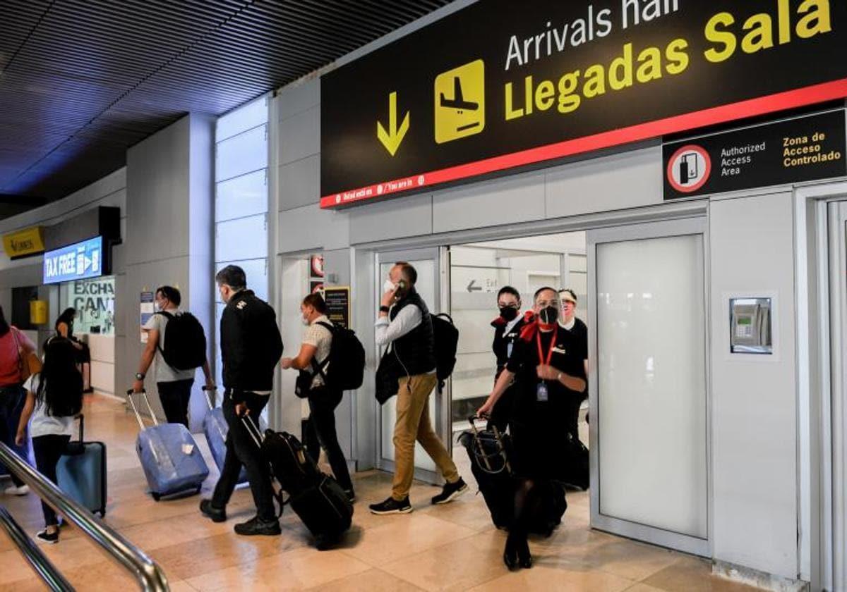 File image of passengers at Adolfo Suárez Madrid–Barajas Airport.