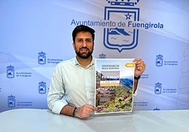 The councillor announces the mountain hiking route.