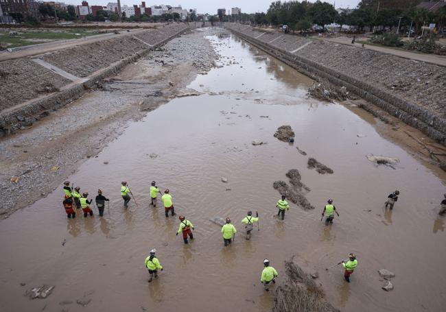 Cleaning up after the floods in Valencia.