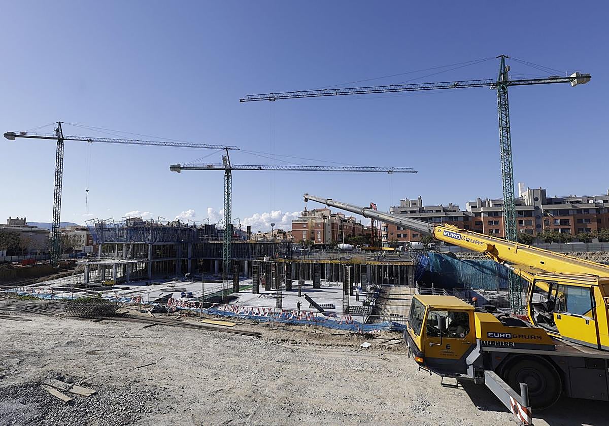 Work on the first buildings going up at the European University campus in El Cónsul.
