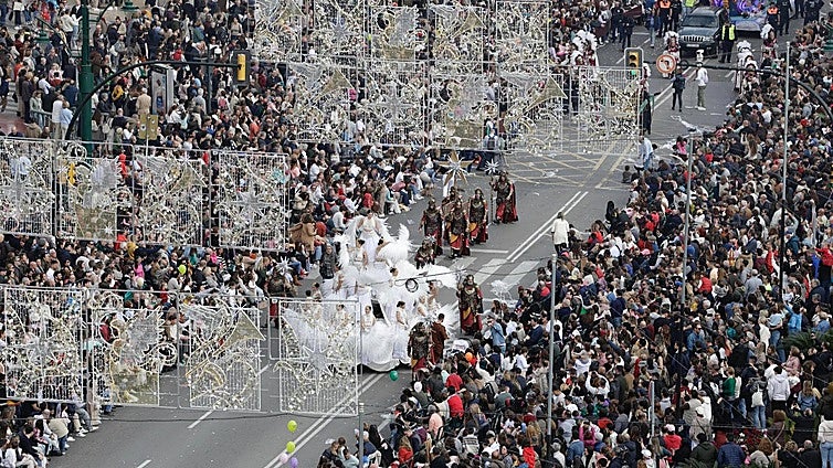 Motorcyclist seriously injured after crashing into vehicle during preparations for Malaga’s Three Kings parade