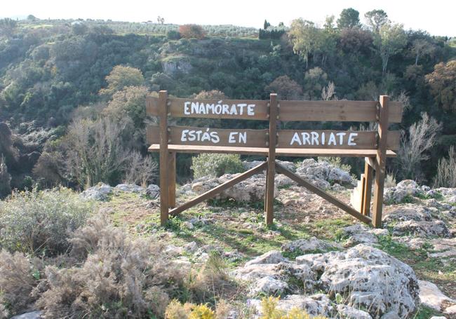 Arriate's giant bench.