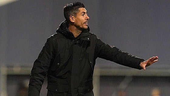 Carlos Cura takes the helm at Estepona football club