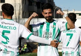 Chema Núñez celebrates his goal.