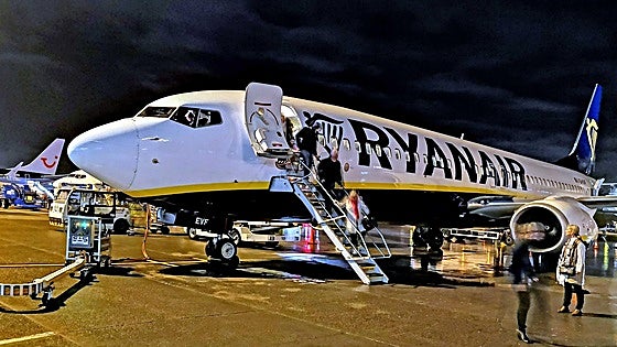 Breathalysers at the airport? Ryanair calls for alcohol restrictions to stop drunk passengers boarding flights