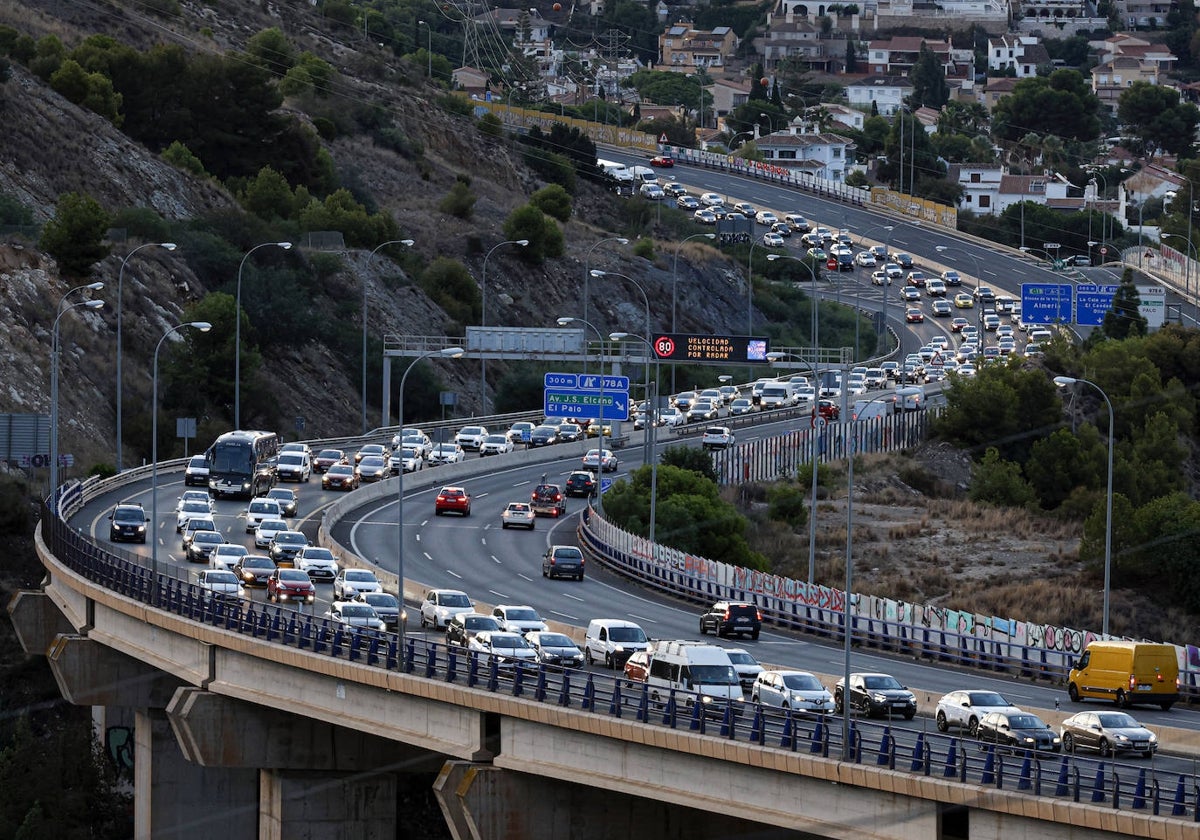 One of the frequent traffic jams between Rincón de la Victoria and Malaga.