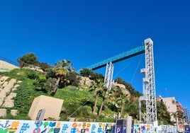 View of the lift in La Batería park, from Avenida Carlota Alessandri.