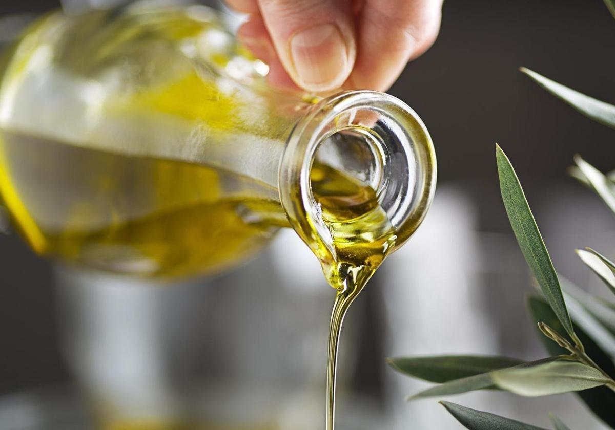 Two white label extra virgin olive oils among top rated in Spain