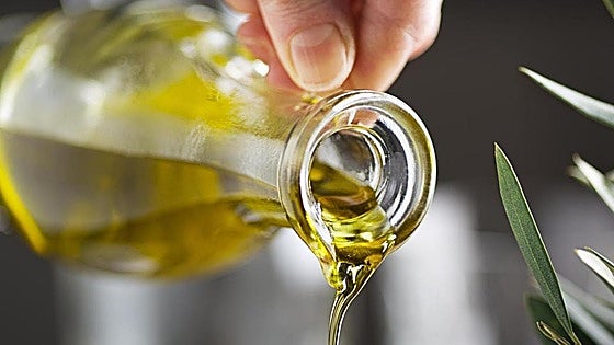 Two white label extra virgin olive oils among top rated in Spain