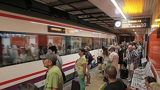 Renfe clarifies for how long the free and discounted Cercanías season tickets already purchased in Spain will be valid