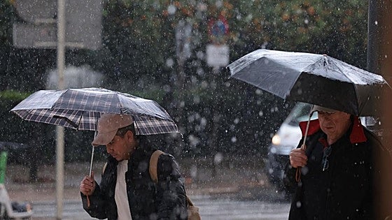Amber and yellow weather alerts issued for heavy rain in south of Spain