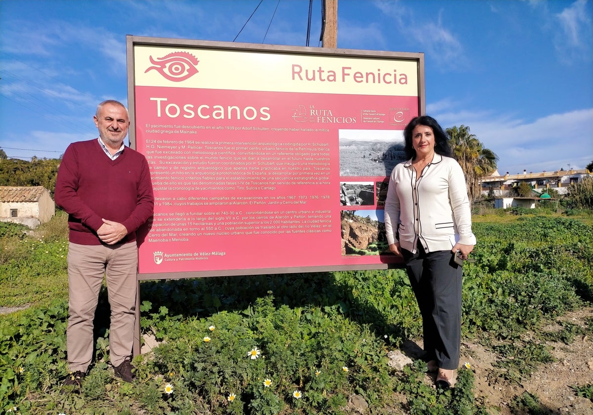 Councillors Jesús María Claros and Alicia Ramírez, at the Phoenician archaeological site.