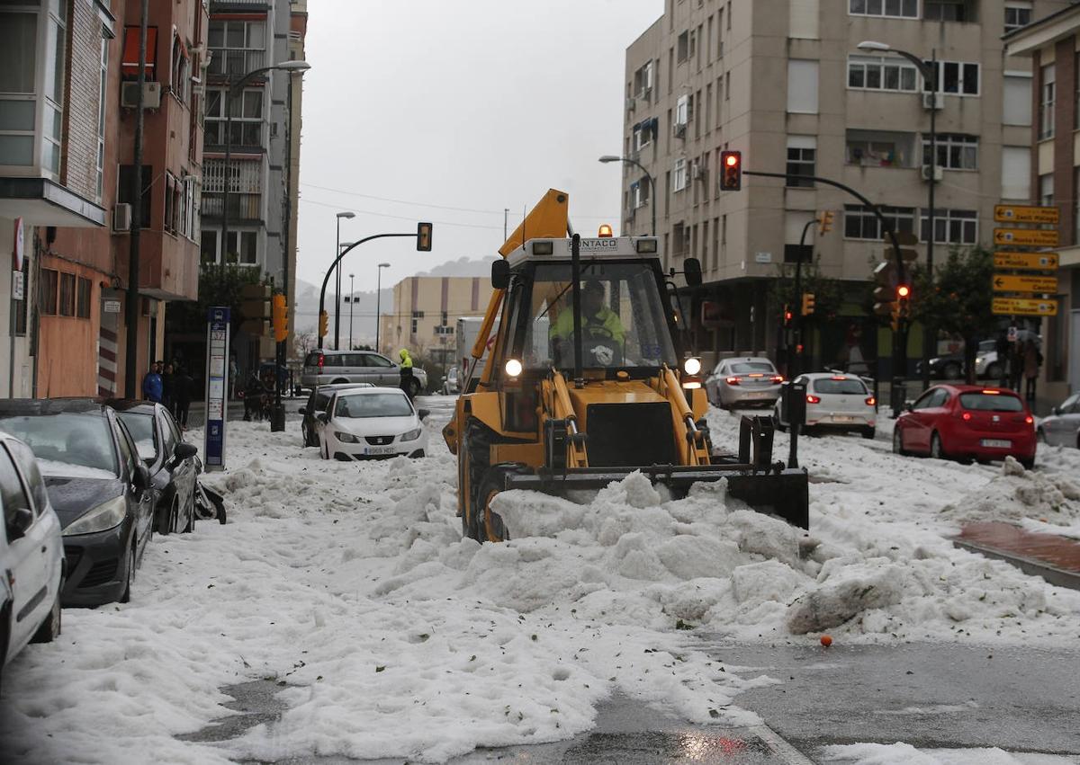 Imagen secundaria 1 - In pictures, the historic hailstorm five years ago that turned Malaga city centre white