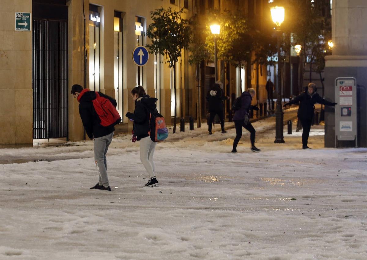 Imagen secundaria 1 - In pictures, the historic hailstorm five years ago that turned Malaga city centre white