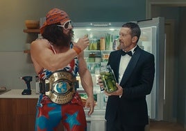 Antonio Banderas, with Randy Savage's stunt double, in the lead-up to the Super Bowl advert.