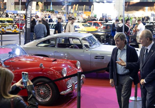 José Enrique Elvira, director of Eventos Motor, with the mayor of Malaga, Francisco de la Torre.