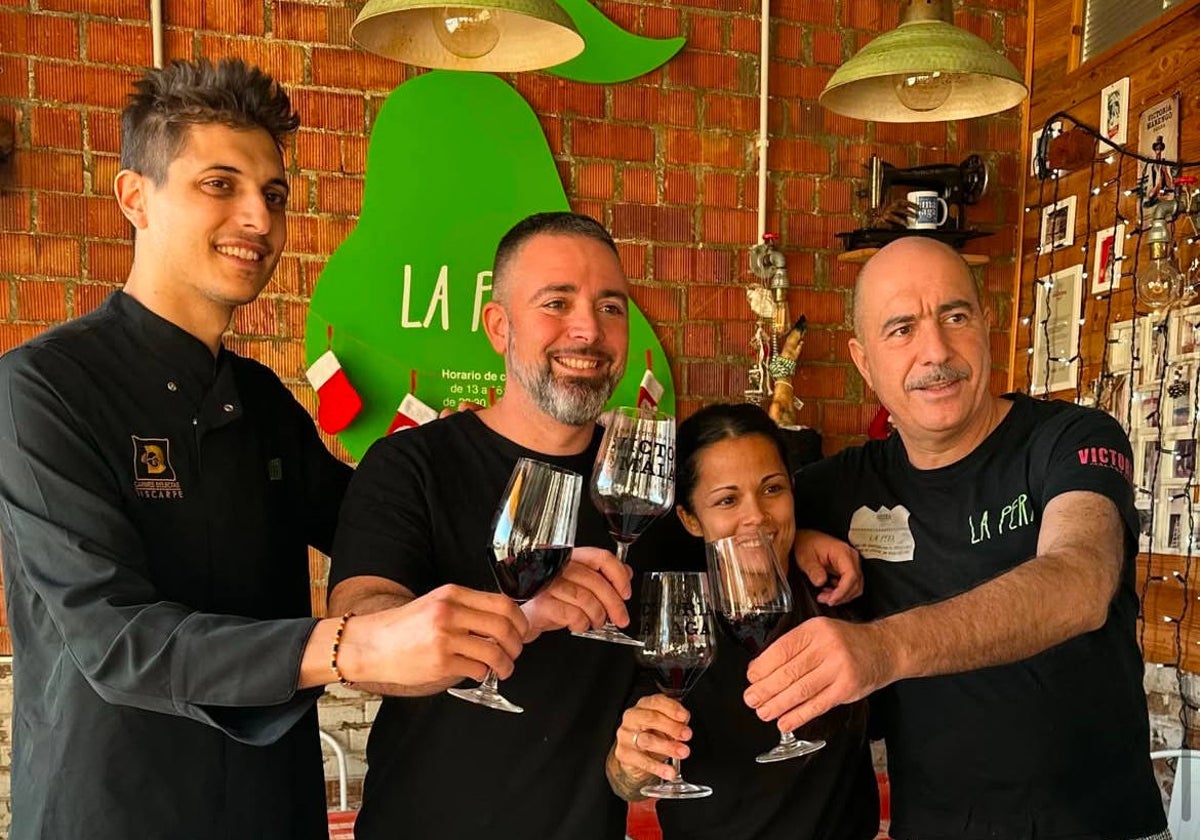 La Pera gastrobar team, recognised as the 'most-loved bar in Andalucía' by Cervezas Victoria.