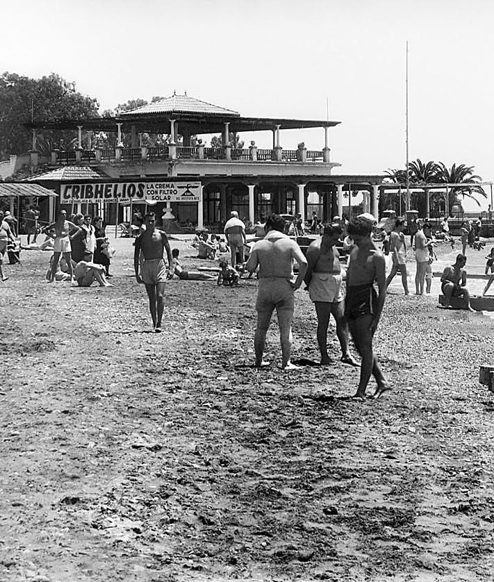 Imagen secundaria 2 - Emergency work under way to save entrance to Malaga's historic Baños del Carmen