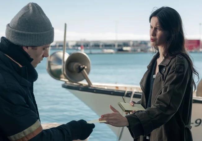 Milena Smit follows the trail of the disappearance and death of some young women to the port of Malaga.