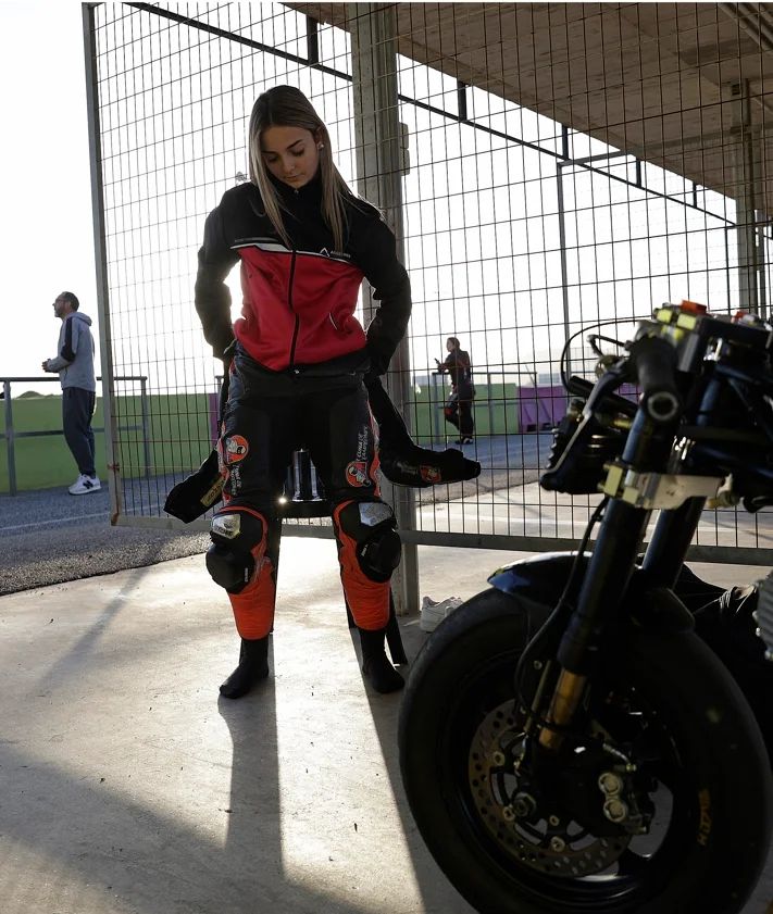 Imagen secundaria 2 - Making history in a man's world