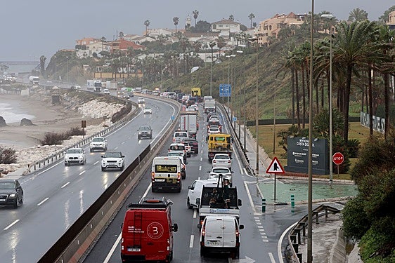 Lane closures on A-7 motorway due to heavy rain cause massive tailbacks on Costa del Sol