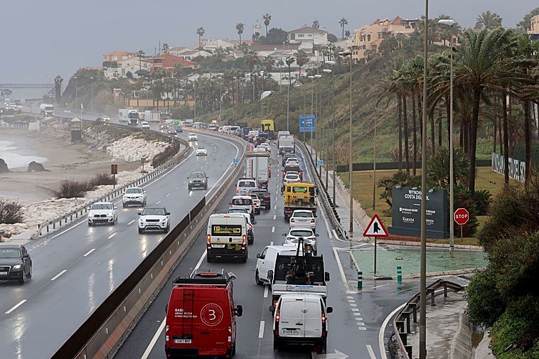 Lane closures on A-7 motorway due to heavy rain cause massive tailbacks on Costa del Sol