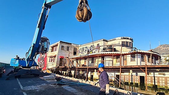 Scrapping of legendary Willow paddle steamer has begun in Benalmádena