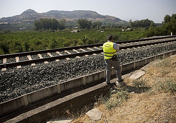 Cercanías tracks on the C2 Guadalhorce line.