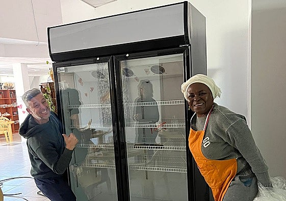 Adintre founder Joyce Gyimah receives the new fridge.
