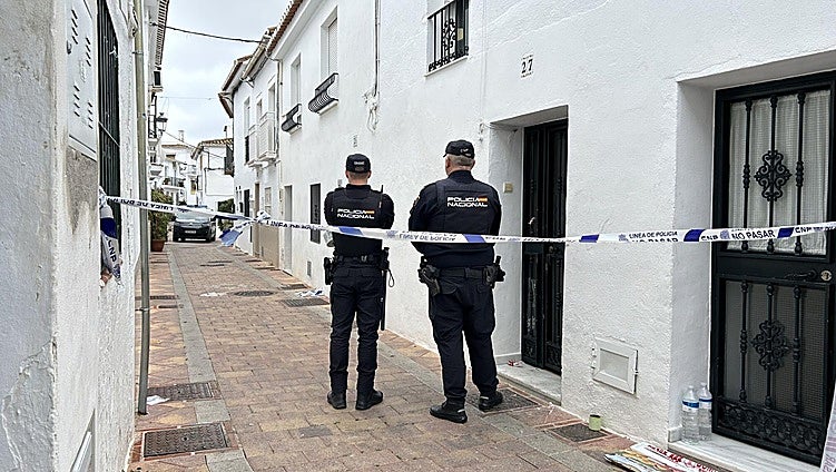 Young son of murdered woman in Benalmádena contradicts his father in front of police: 'Dad, it's not true, you killed mum'